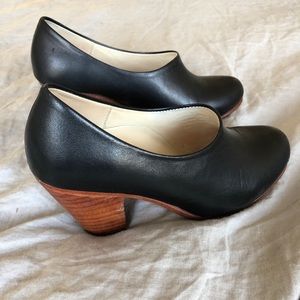 Nisolo Austin heel in black noir, size 7
